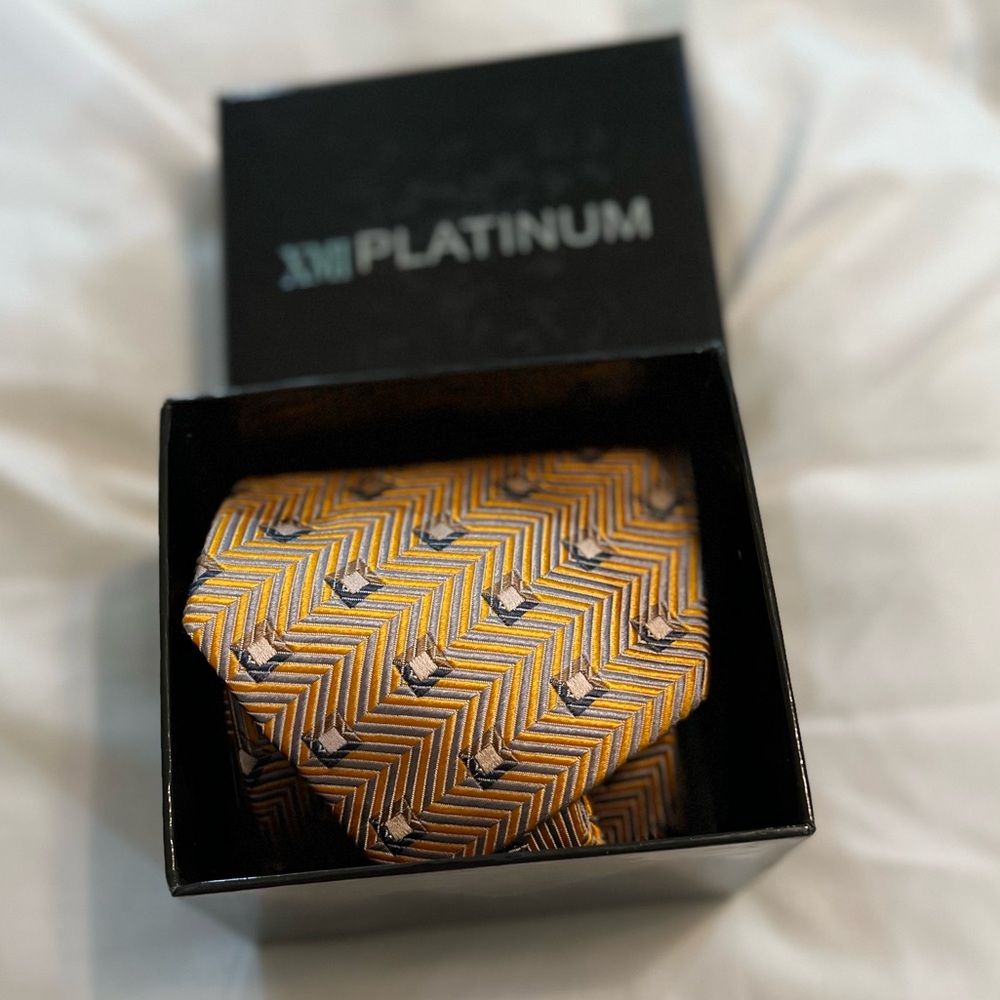 Brand new XMI Platinum mens neck tie
